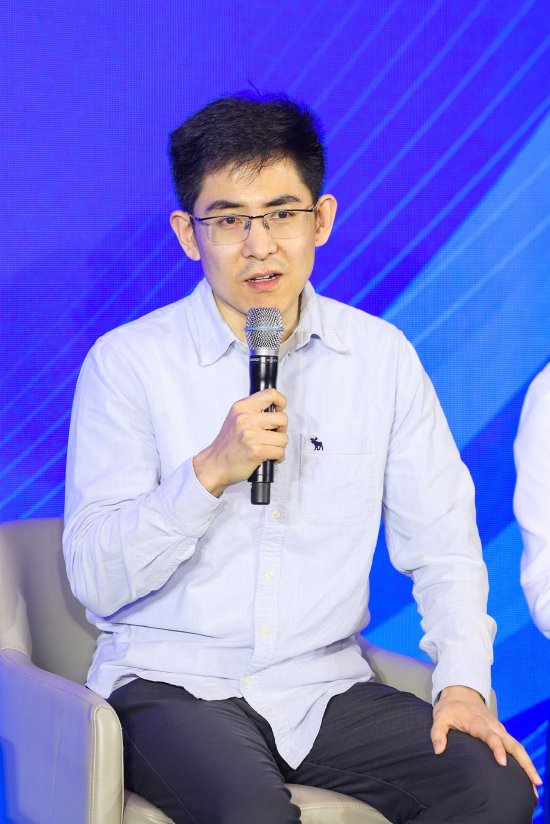 王向宇：放弃既要	、又要的幻想	，长期投资才是能实际把握住、有可能把握住的事情