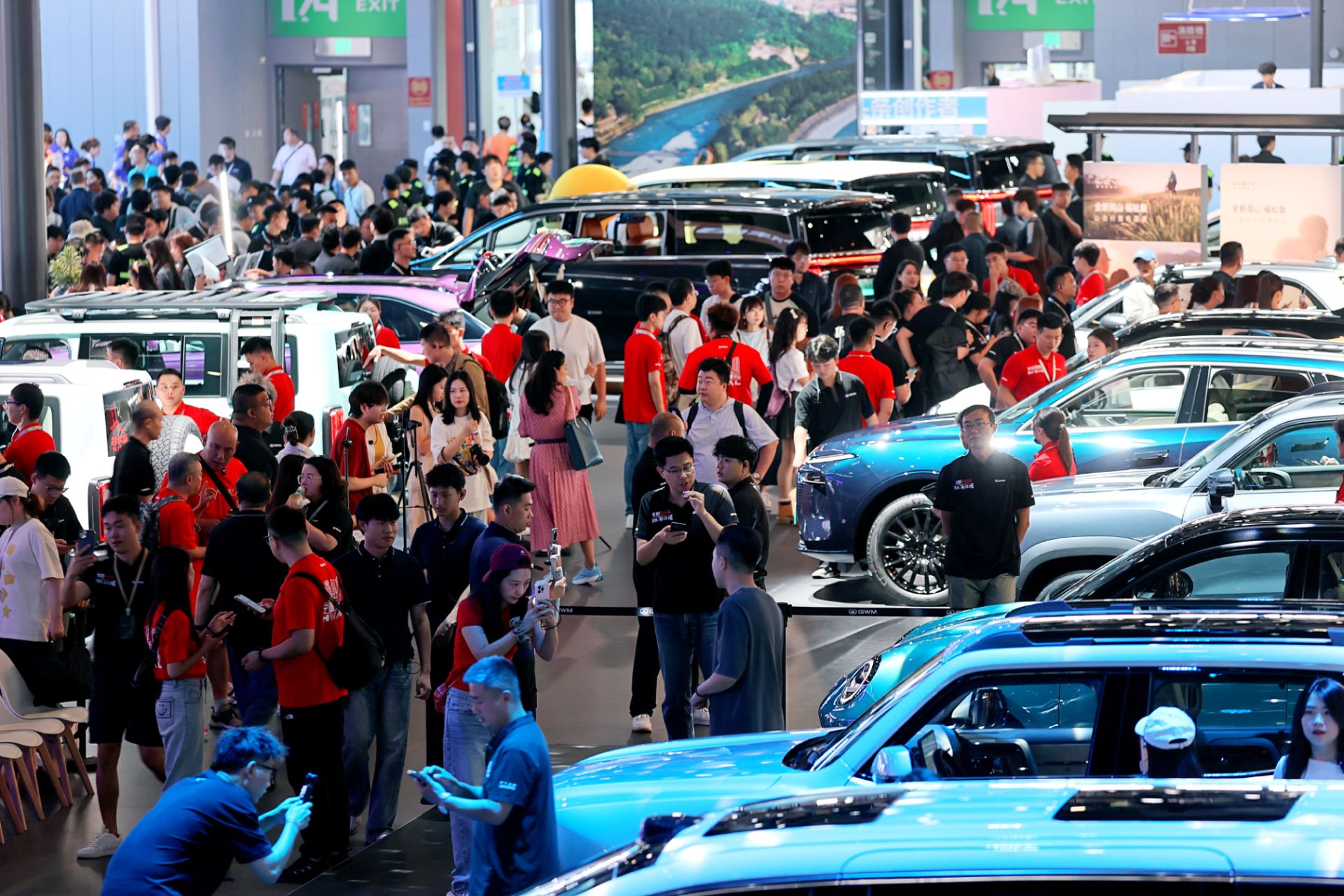 国补调整	，地方接棒！年末收关，全国超30地推出汽车消费补贴