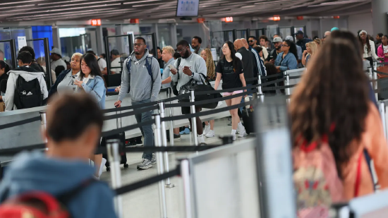 美国将要求部分游客提供过去 5 年的社交媒体记录