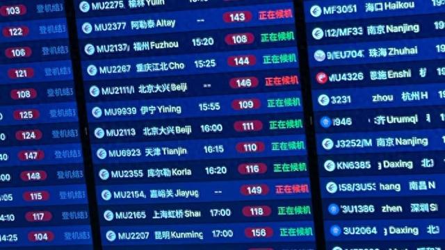 上海飞西安延误了5小时	，突降暴雪，航班大面积延误！大批人被困机场