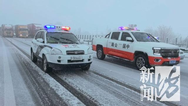 上海飞西安延误了5小时	，突降暴雪，航班大面积延误！大批人被困机场