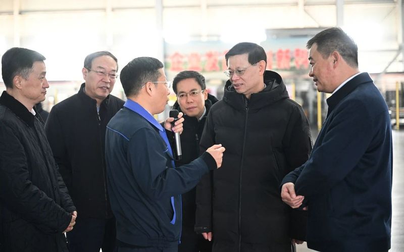 辽宁省委书记许昆林，主动与企业家加微信