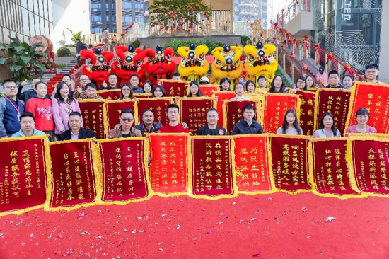 交付看远洋 | 近百户业主自发送锦旗	，深圳远洋天祺700套精装住宅高品质交付