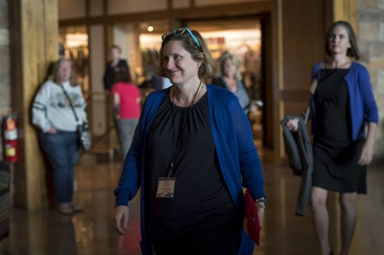 费城联储行长:预计2026年晚些时候将小幅降息