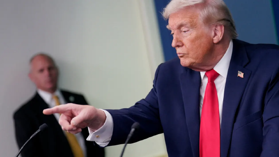 特朗普就收购格陵兰岛策略回应：“拭目以待	”