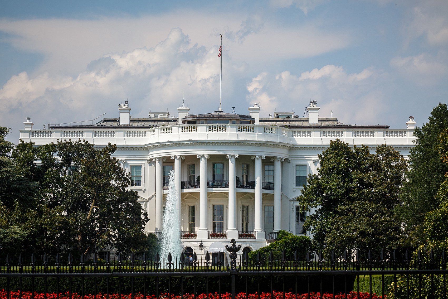 特朗普：正与伊朗进行对话！伊朗总统最新表态！伊朗阿巴斯港居民楼爆炸原因公布，以色列官员否认