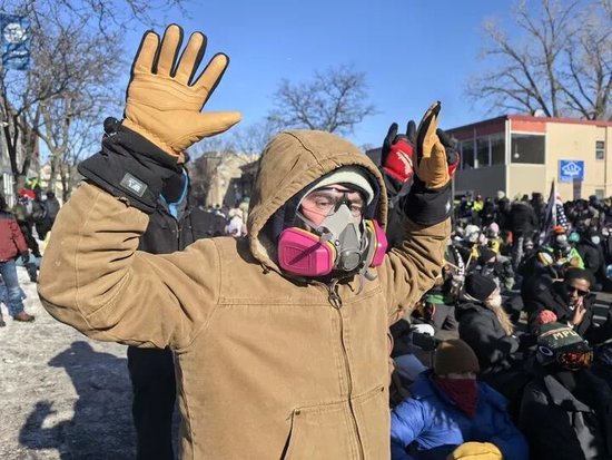 特朗普“退	”了一步？