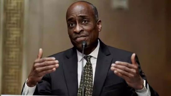 美联储杰斐逊对经济前景持谨慎乐观态度	，预计就业市场趋稳通胀回归目标