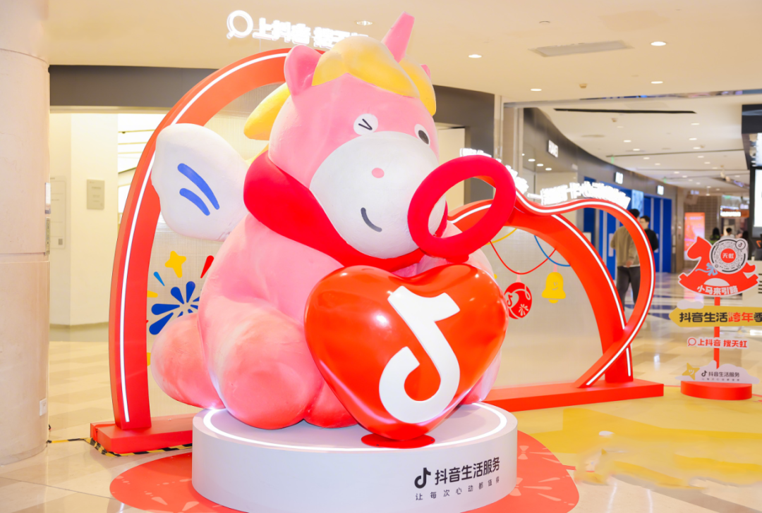 抖音本地生活，攻上8000亿