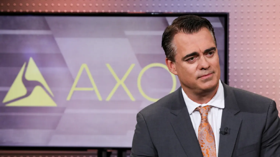 电击枪制造商Axon因AI提振软件工具需求，股价大涨18%