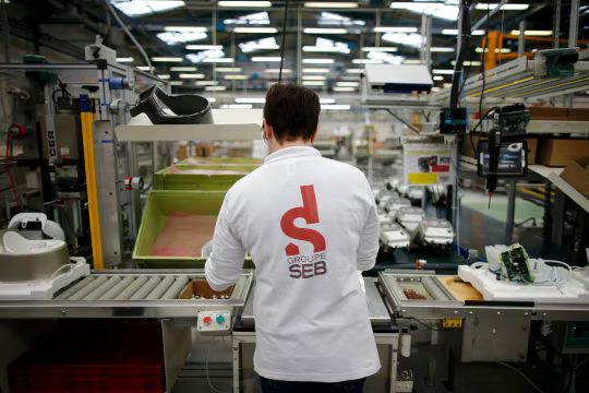 特福锅具制造商赛博集团将裁员7%，称得益于AI效率提升